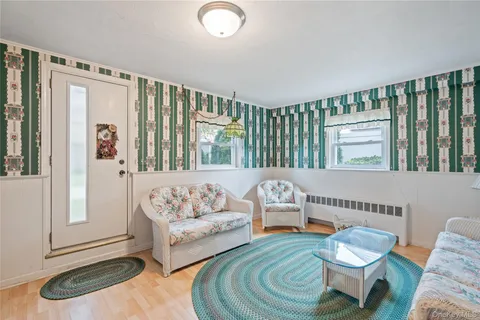 $749,000 | 18 Kirkwood Drive, Glen Cove, NY 11542