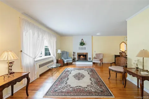 $749,000 | 18 Kirkwood Drive, Glen Cove, NY 11542