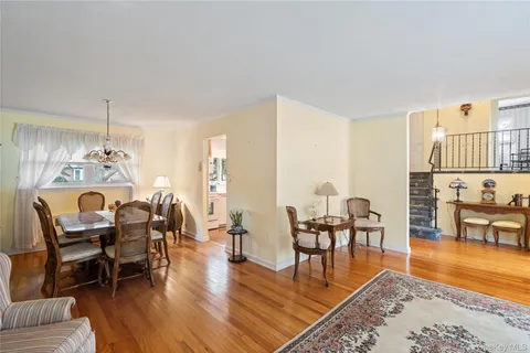 $749,000 | 18 Kirkwood Drive, Glen Cove, NY 11542