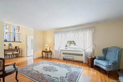 $749,000 | 18 Kirkwood Drive, Glen Cove, NY 11542