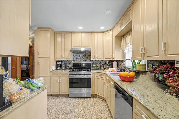 $1,990,000 | 251-43 57th Avenue | Little Neck