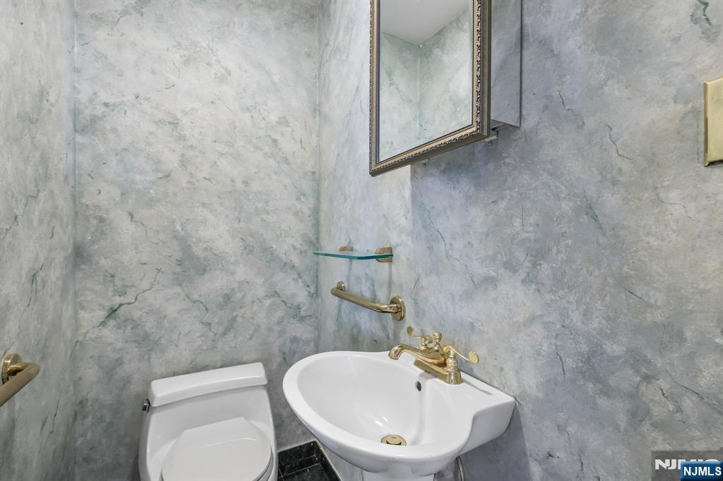 162 Anderson Avenue Closter, NJ 07624 - Photo 28 of 41