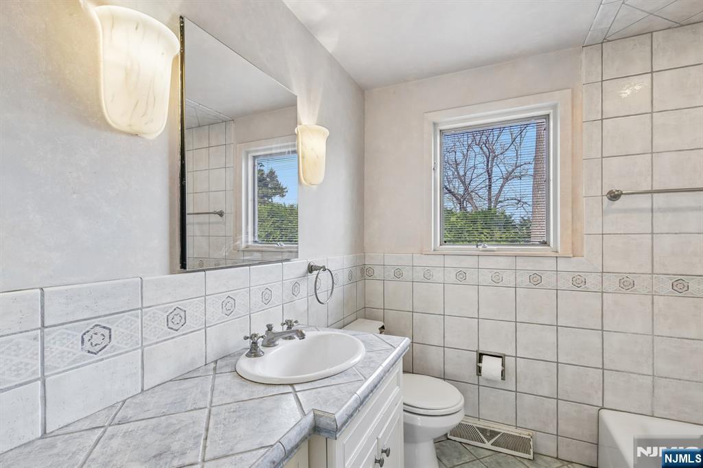 162 Anderson Avenue Closter, NJ 07624 - Photo 34 of 41