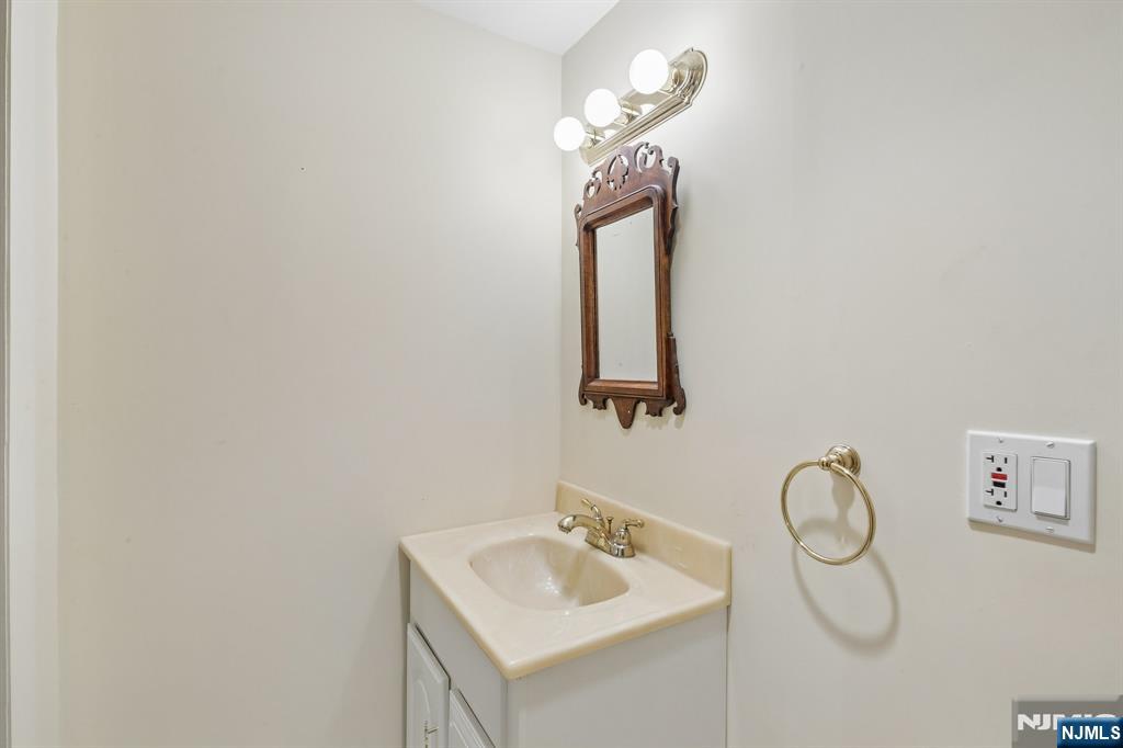 162 Anderson Avenue Closter, NJ 07624 - Photo 38 of 41