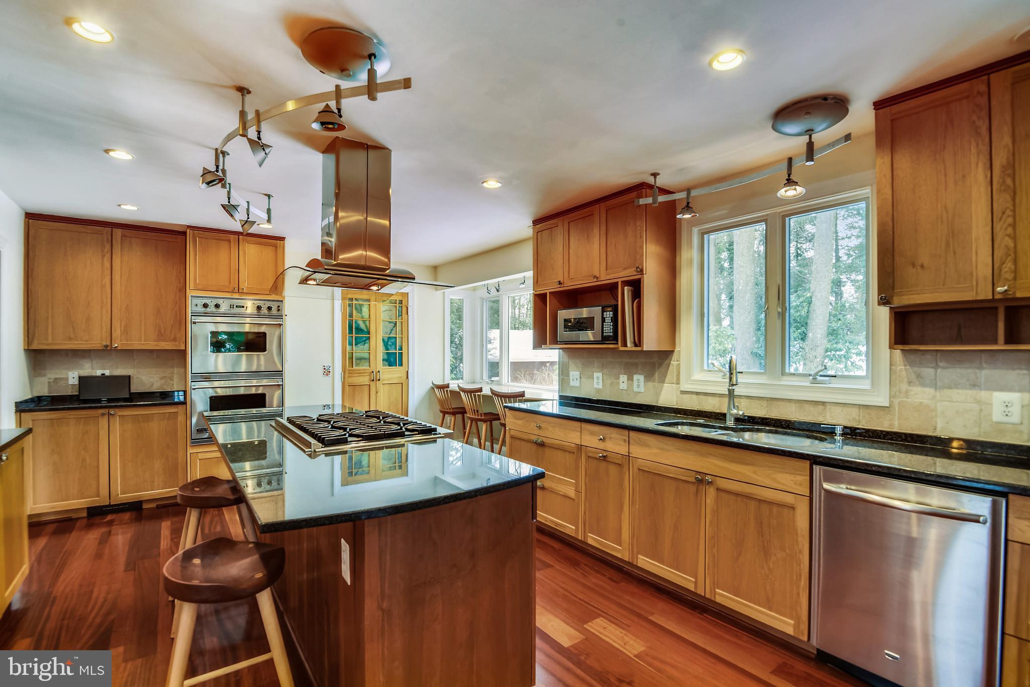 1220 Cavalier Road Arnold, MD 21012 - Photo 26 of 144 Light-filled gourmet kitchen