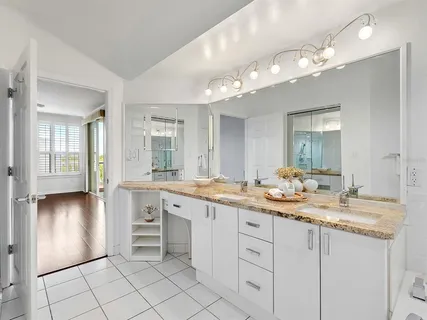 $565,000 | 5420 Eagles Point Circle, Unit 106, Sarasota, FL 34231