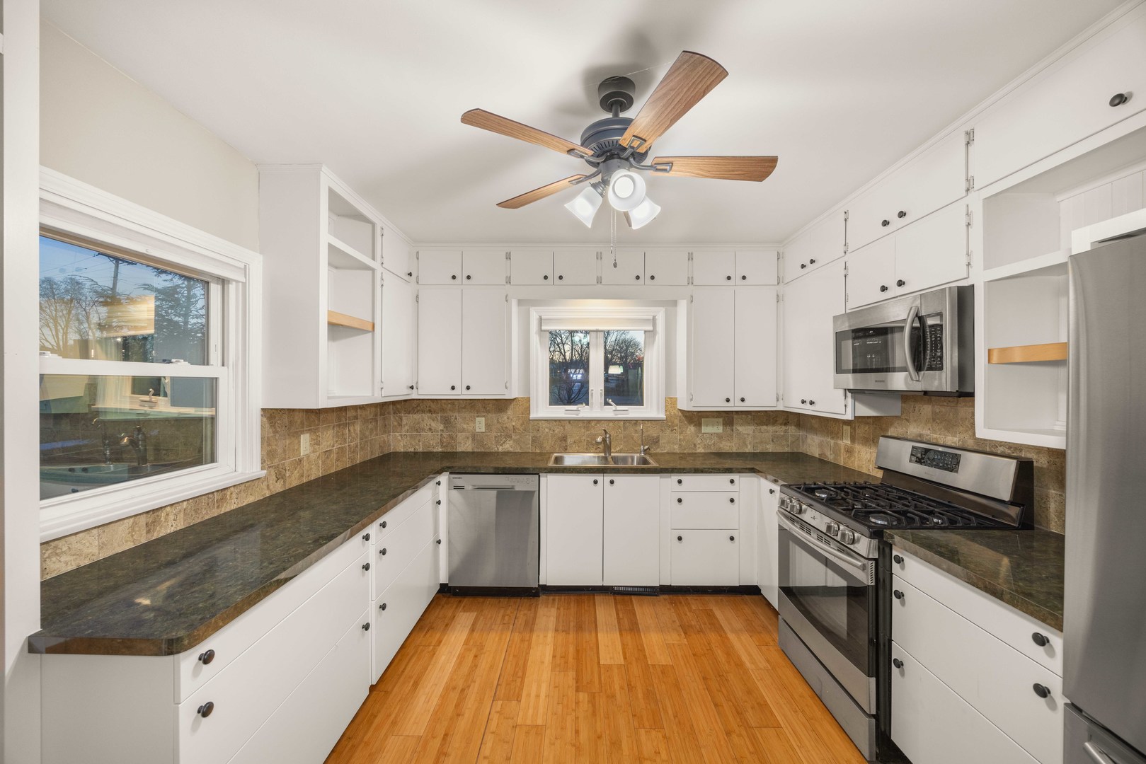 704 East 9th Street Lockport, IL 60441 - Photo 13 of 34