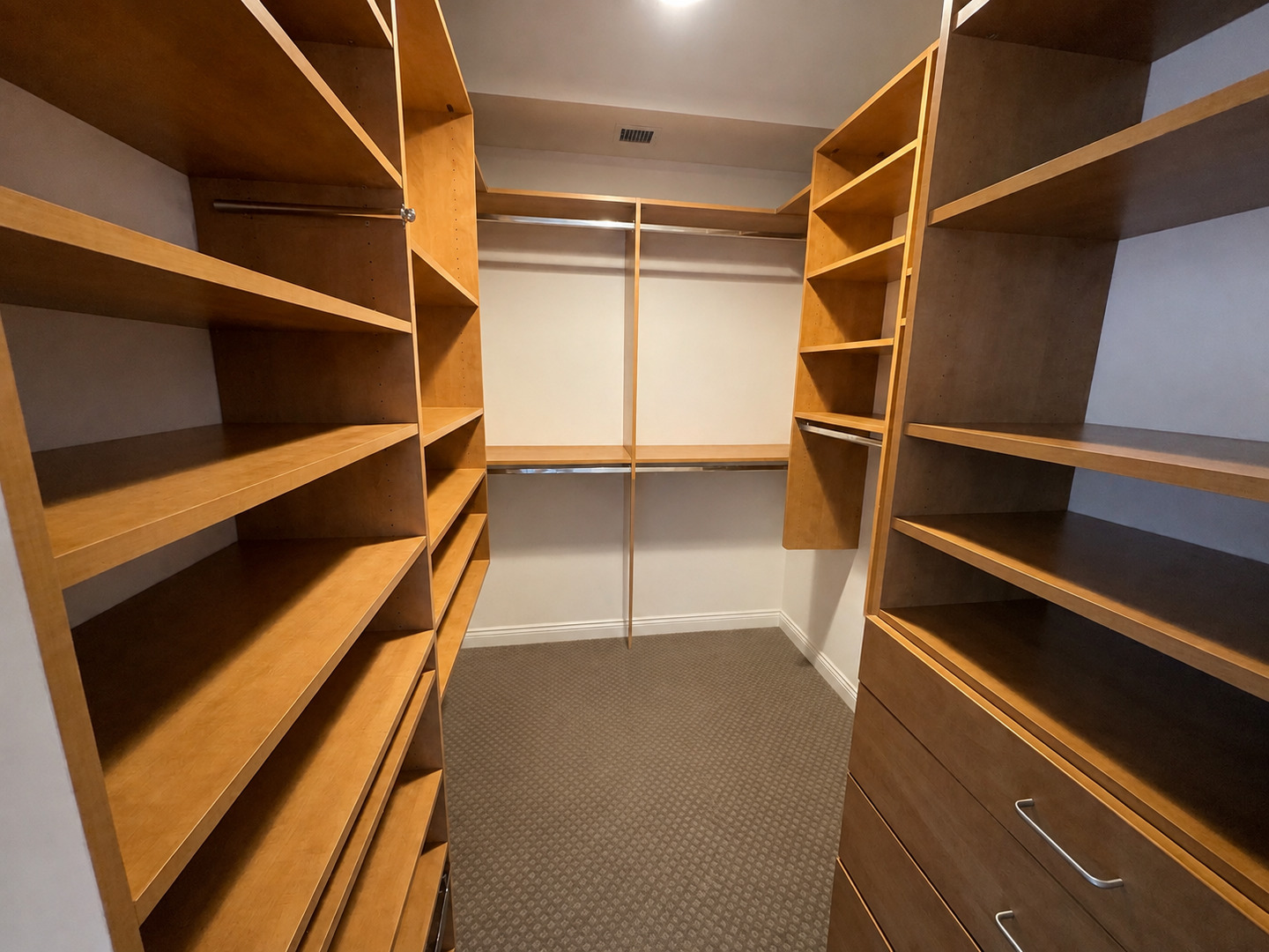 230 West Division Street, Unit 1501 Chicago, IL 60610 - Photo 7 of 19 Gallery Image 7