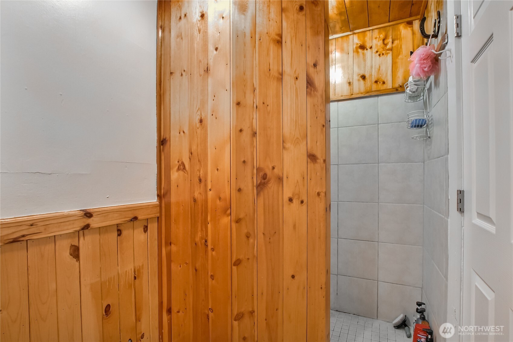 13610 Southeast 288th Street Kent, WA 98042 - Photo 31 of 32 a bathroom with a shower