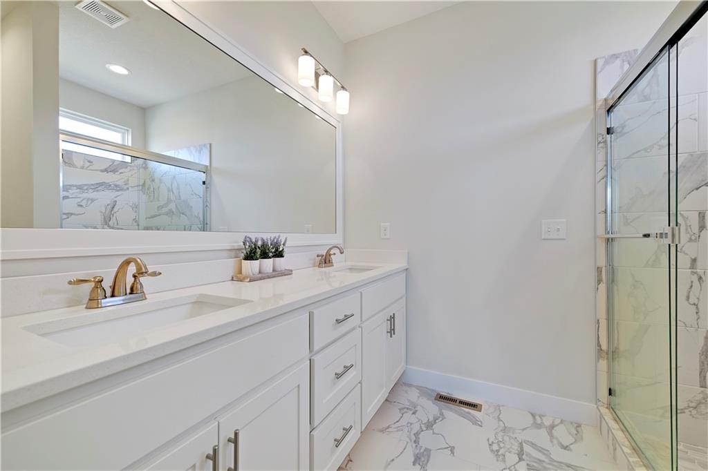 18833 Redbud Ln Spring Hill Spring Hill, KS 66083 - Photo 14 of 27