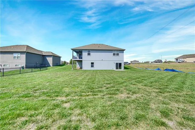 $389,500 | 18833 Redbud Ln Spring Hill, Spring Hill, KS 66083