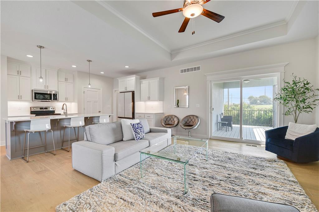 18833 Redbud Ln Spring Hill Spring Hill, KS 66083 - Photo 4 of 27