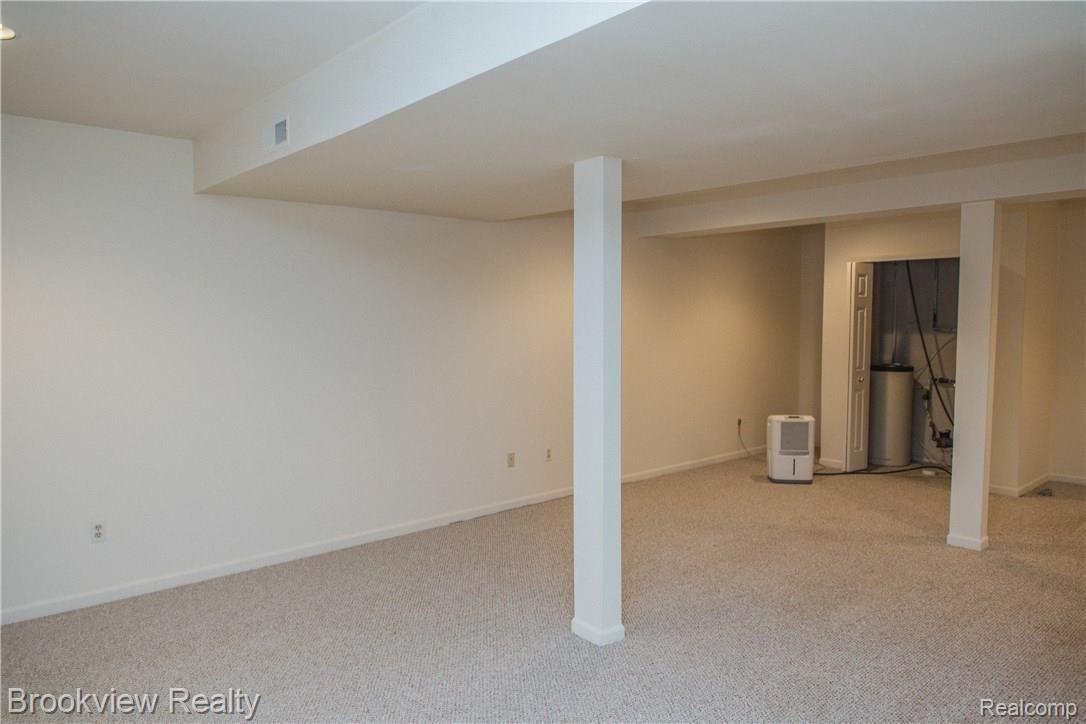 3276 Silverbrook Drive Rochester, MI 48306 - Photo 44 of 48 edit-9550.jpg
