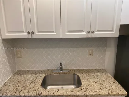 $170,000 | 7725 Carlyle Avenue, Unit 4, Miami Beach, FL 33141