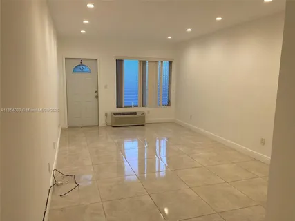 $170,000 | 7725 Carlyle Avenue, Unit 4, Miami Beach, FL 33141