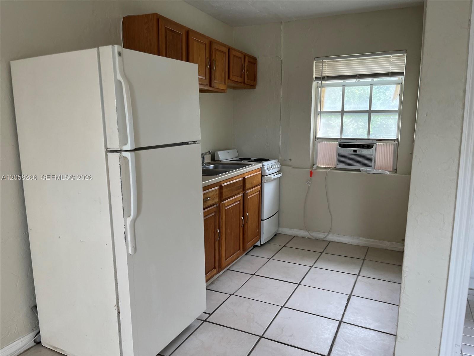 5010 Pembroke Road, Unit 4 West Park, FL 33021 - Photo 5 of 9 Gallery Image 5