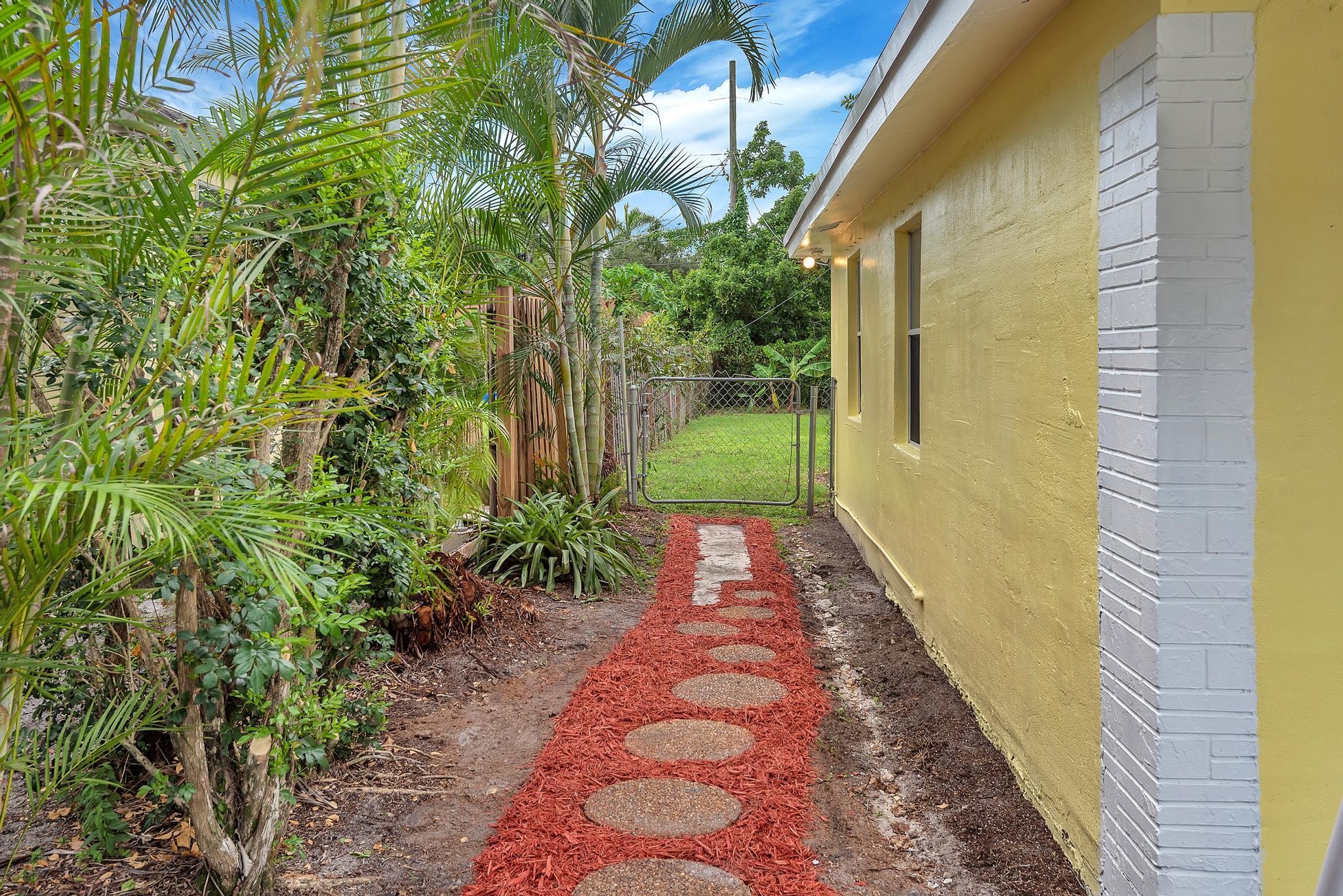 4882 Jefferson Road Delray Beach, FL 33445 - Photo 36 of 41 4882 - 053