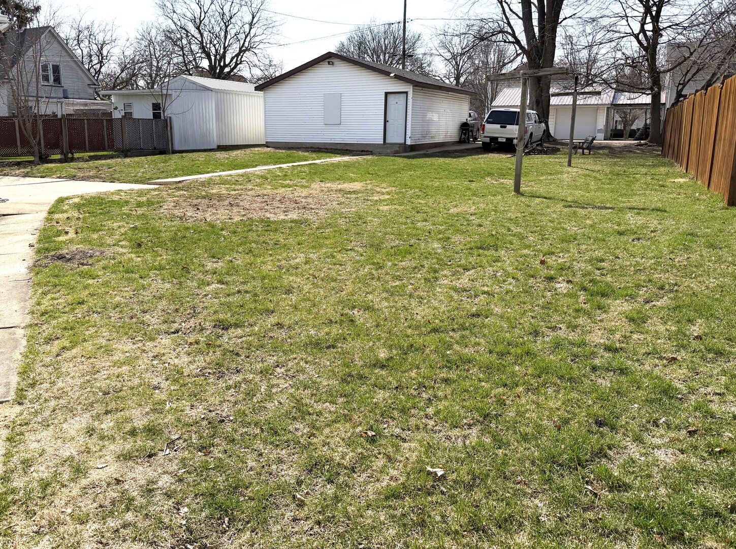 504 11th Avenue Mendota, IL 61342 - Photo 13 of 15 a view of a yard with a house
