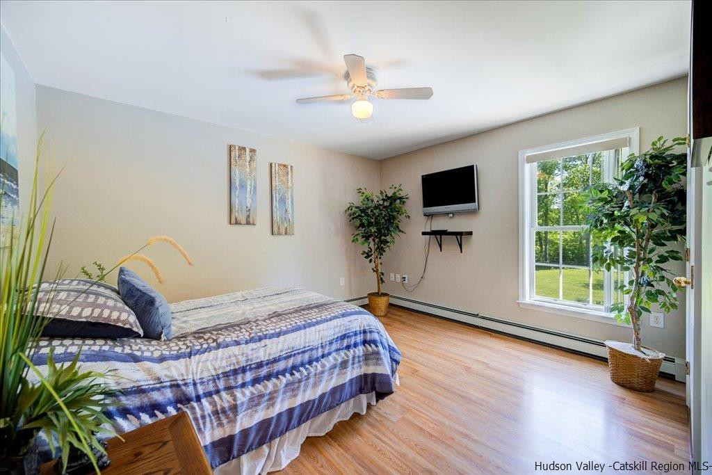 1237 Hoagerburgh Road Wallkill, NY 12589 - Photo 22 of 35 a living room with furniture and a flat screen tv