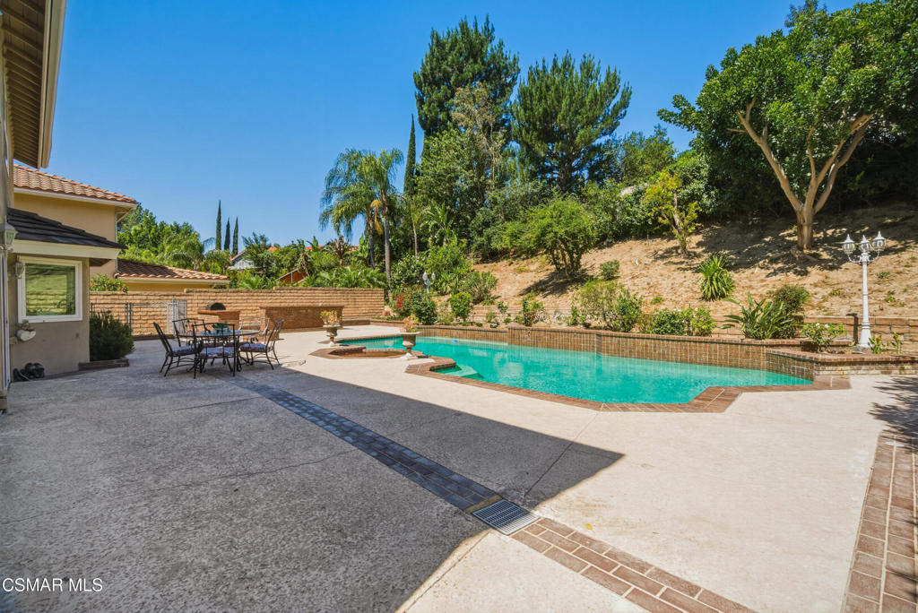 18935 Granada Circle Porter Ranch, CA 91326 - Photo 37 of 46