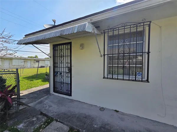 $1,500 | 11035 Southwest 56th Street, Unit B, Miami, FL 33165