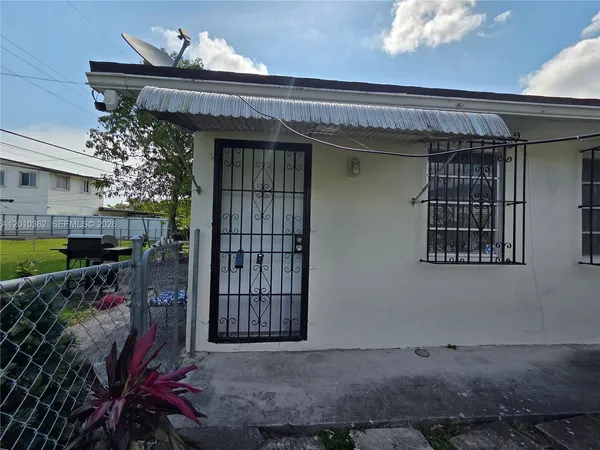 $1,500 | 11035 Southwest 56th Street, Unit B, Miami, FL 33165