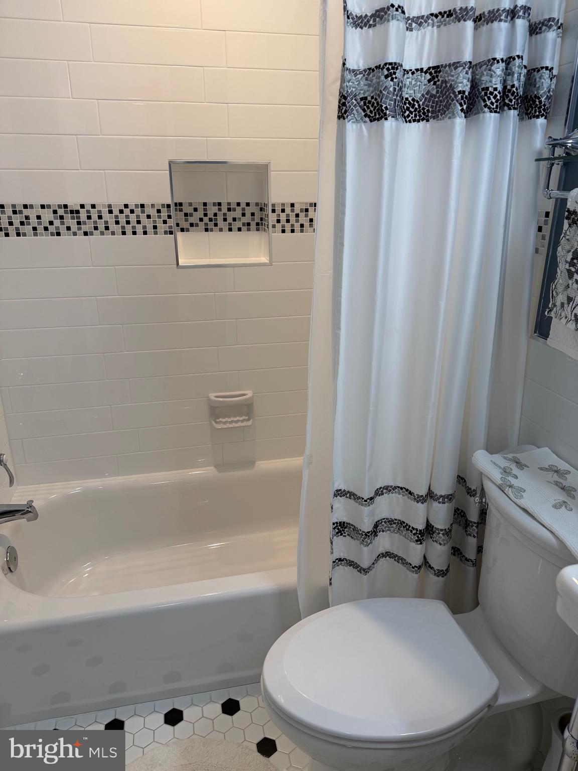11714 Dry River Court Reston, VA 20191 - Photo 9 of 18 Second bathroom
