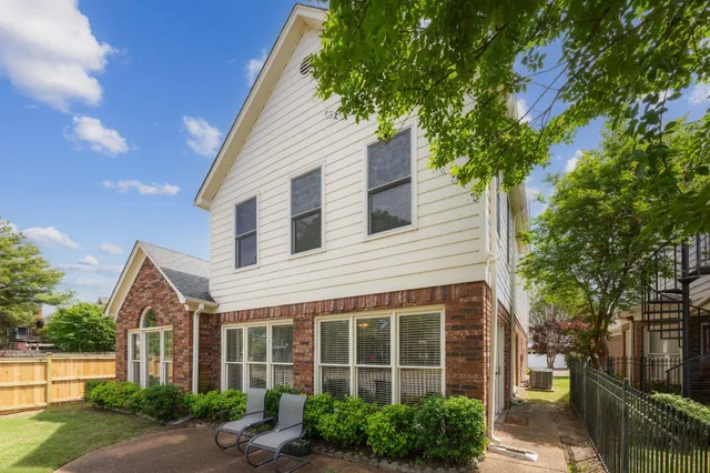 $2,850 | 130 Riverwalk Place, Memphis, TN 38103