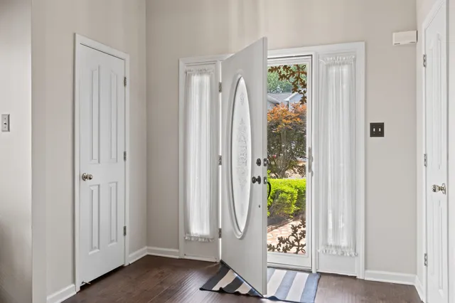 $2,850 | 130 Riverwalk Place, Memphis, TN 38103