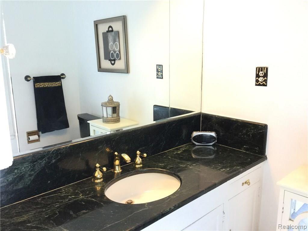 3297 Sherbourne Road Detroit, MI 48221 - Photo 30 of 37 master bath2 sherbourne.jpg