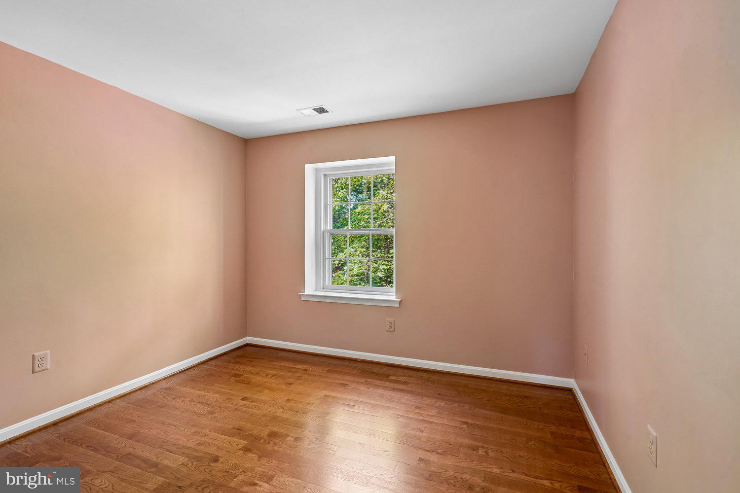 10802 Dayflower Court Reston, VA 20191 - Photo 26 of 44 Bedroom 4