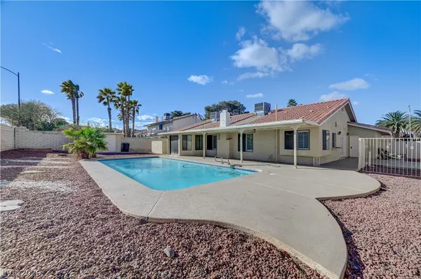 $3,195 | 6635 Costa Brava Road, Las Vegas, NV 89146