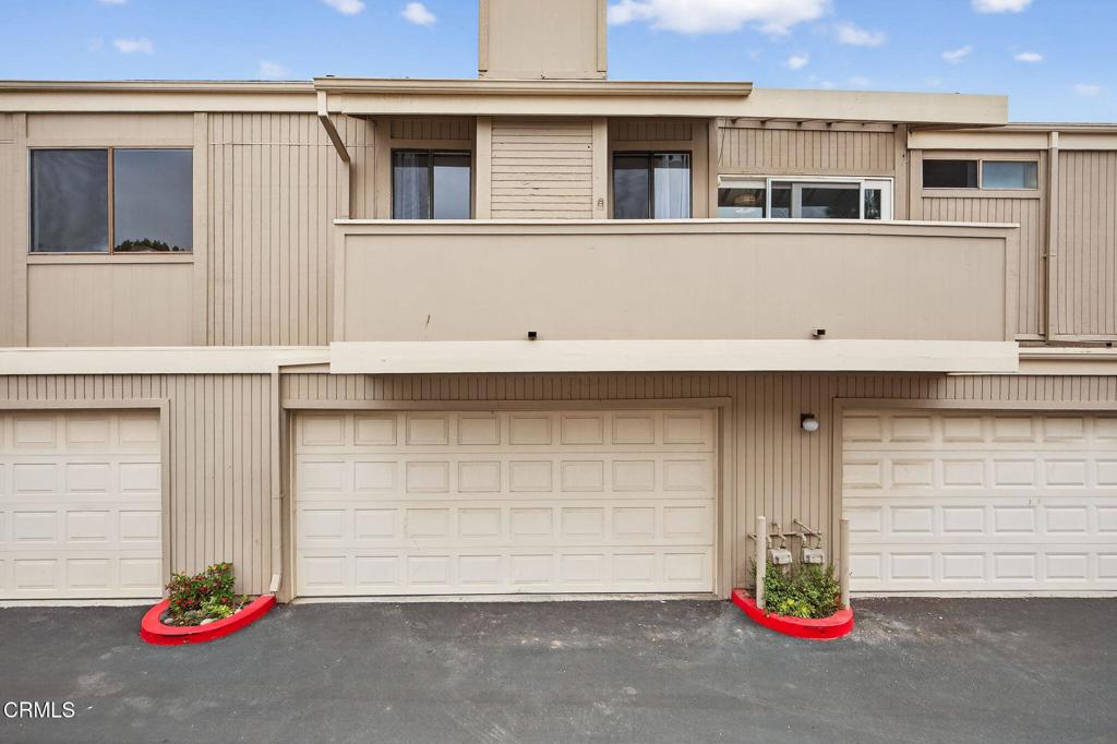 1466 San Simeon Court, Unit 2 Ventura, CA 93003 - Photo 27 of 41 a front view of a house