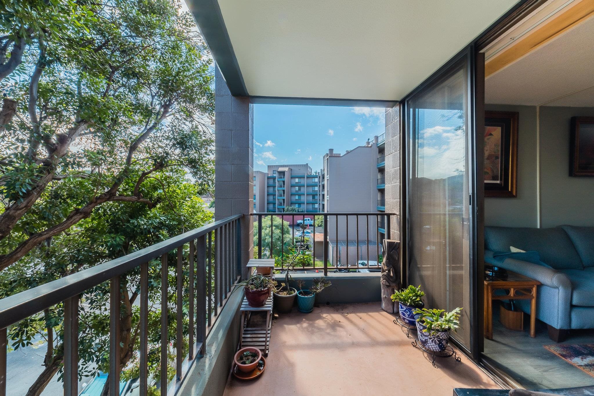 4310 Lower Honoapiilani Road, Unit 419 Lahaina, HI 96761 - Photo 13 of 32 a view of a balcony with chairs