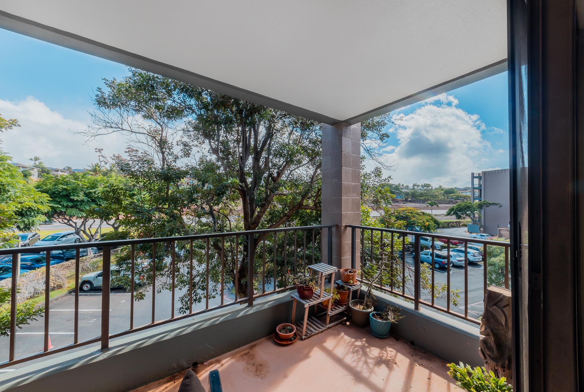 4310 Lower Honoapiilani Road, Unit 419 Lahaina, HI 96761 - Photo 14 of 32 a view of a balcony with chairs