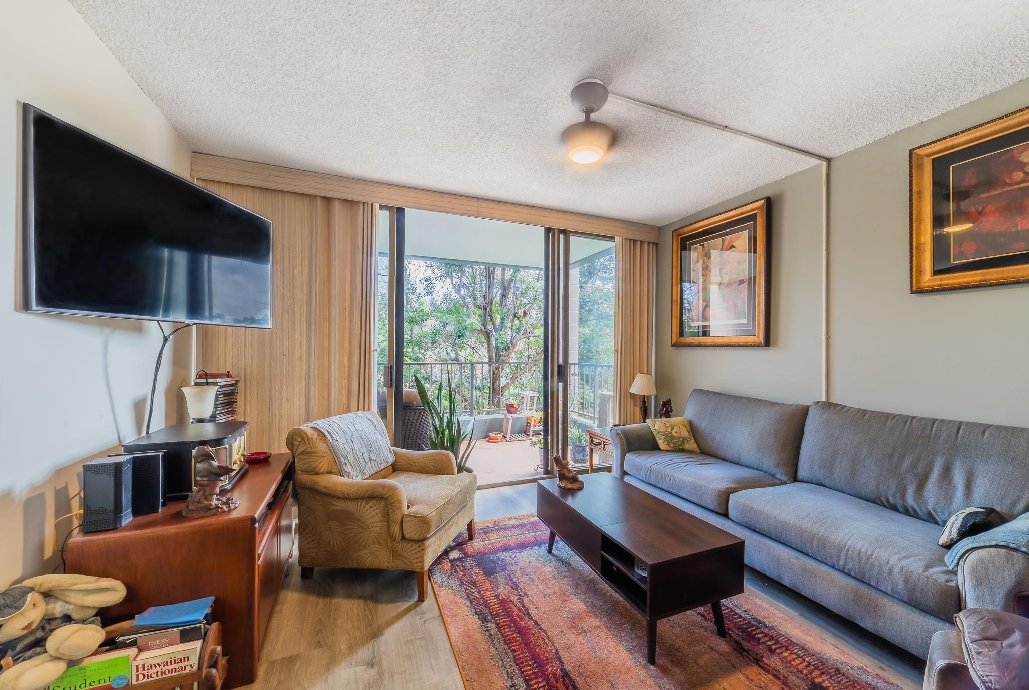 4310 Lower Honoapiilani Road, Unit 419 Lahaina, HI 96761 - Photo 10 of 32 a living room with furniture and a flat screen tv