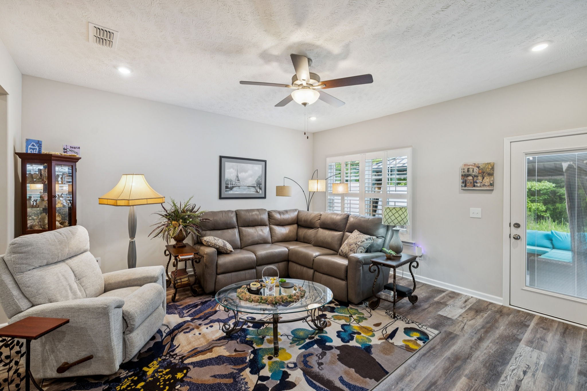 143 Creek Wood Road Manchester, TN 37355 - Photo 11 of 29 a living room with furniture and a window