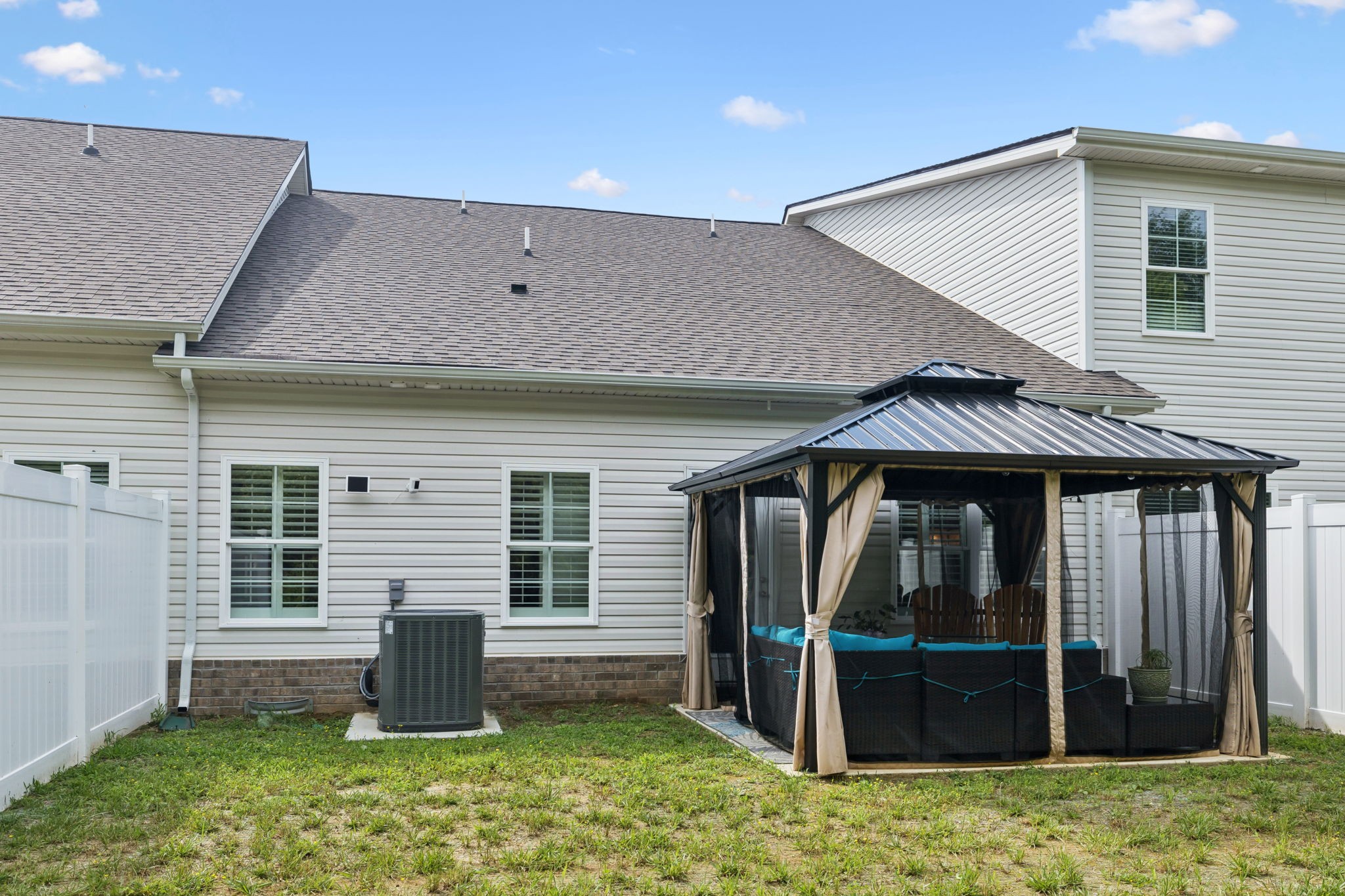 143 Creek Wood Road Manchester, TN 37355 - Photo 28 of 29 a front view of house with yard