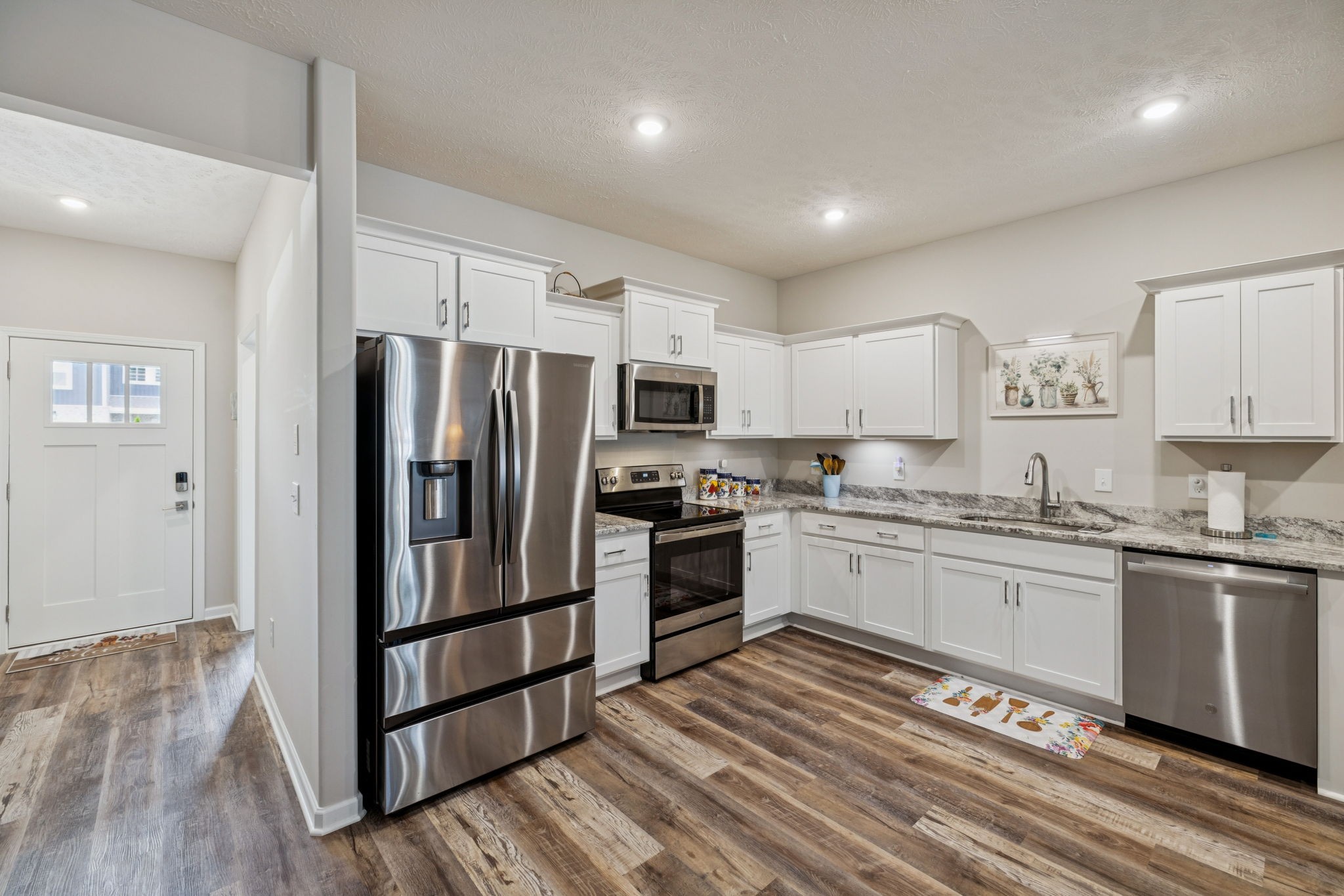 143 Creek Wood Road Manchester, TN 37355 - Photo 5 of 29 a large kitchen with granite countertop a large counter top stainless steel appliances and wooden floor