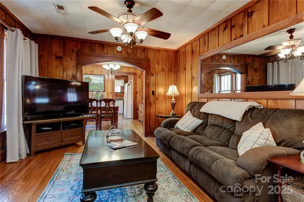 $499,000 | 4050 Pickens Highway, Rosman, NC 28772