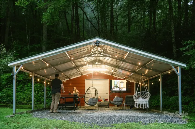 $575,000 | 4050 Pickens Highway, Rosman, NC 28772