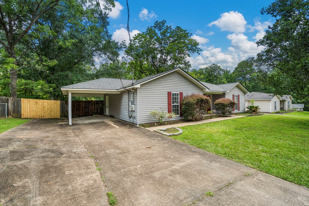 5848 Mullin-Stroud Road Smiths Station, AL 36877 - Photo 4 of 27