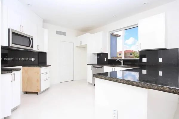 $5,000 | 15631 Southwest 11th Terrace, Miami, FL 33194