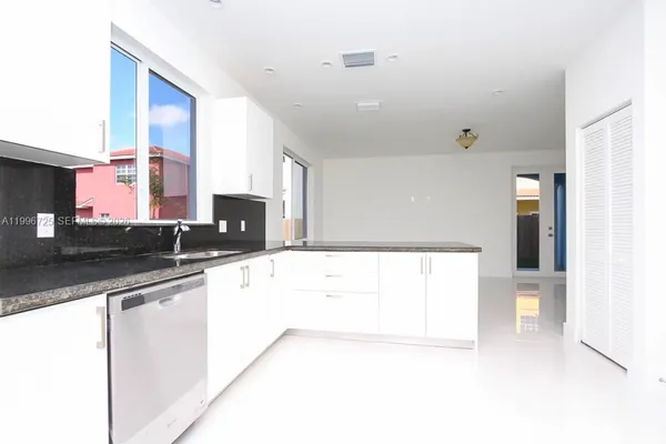 $5,000 | 15631 Southwest 11th Terrace, Miami, FL 33194
