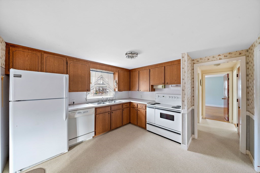 82 Rinaldo Road Weymouth, MA 02191 - Photo 4 of 34