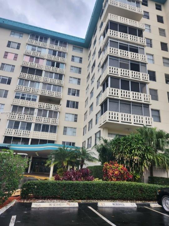 Hillcrest Hollywood, FL 33021 - Photo 2 of 10 front view of a building