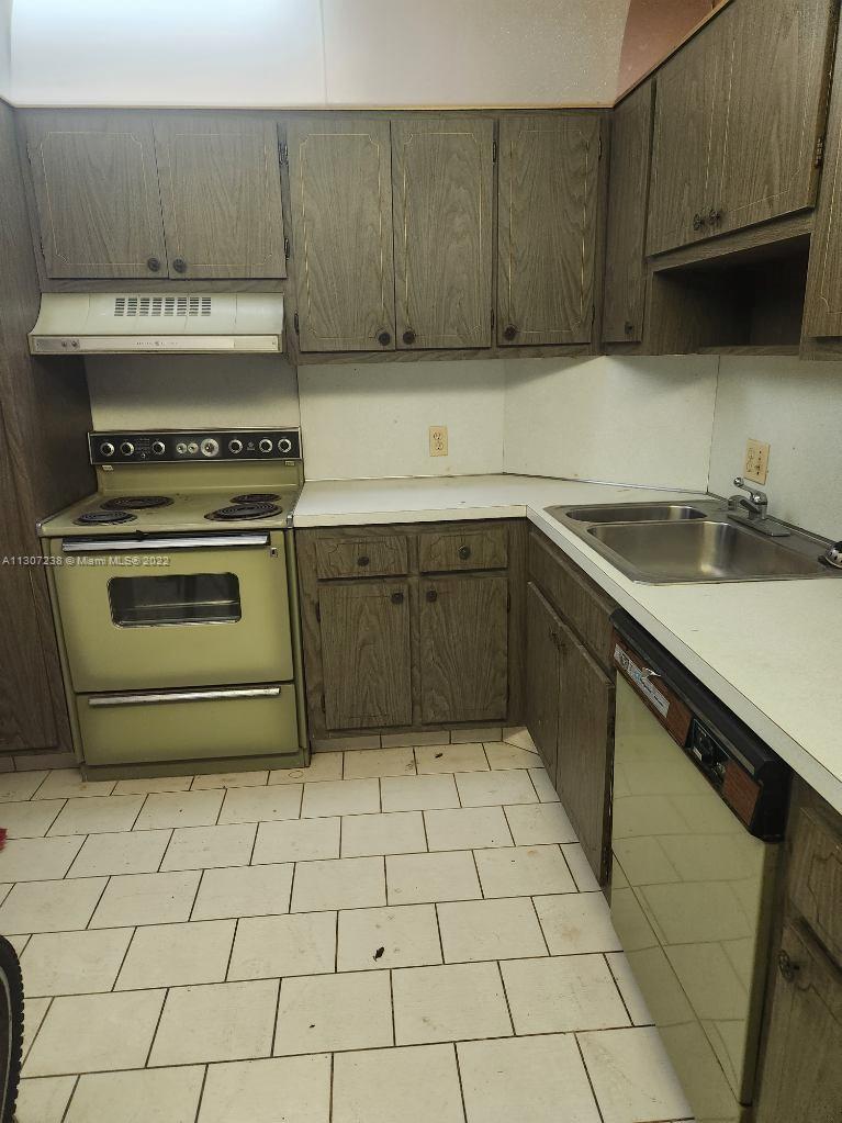 Hillcrest Hollywood, FL 33021 - Photo 6 of 10 a kitchen with a stove a sink and a microwave