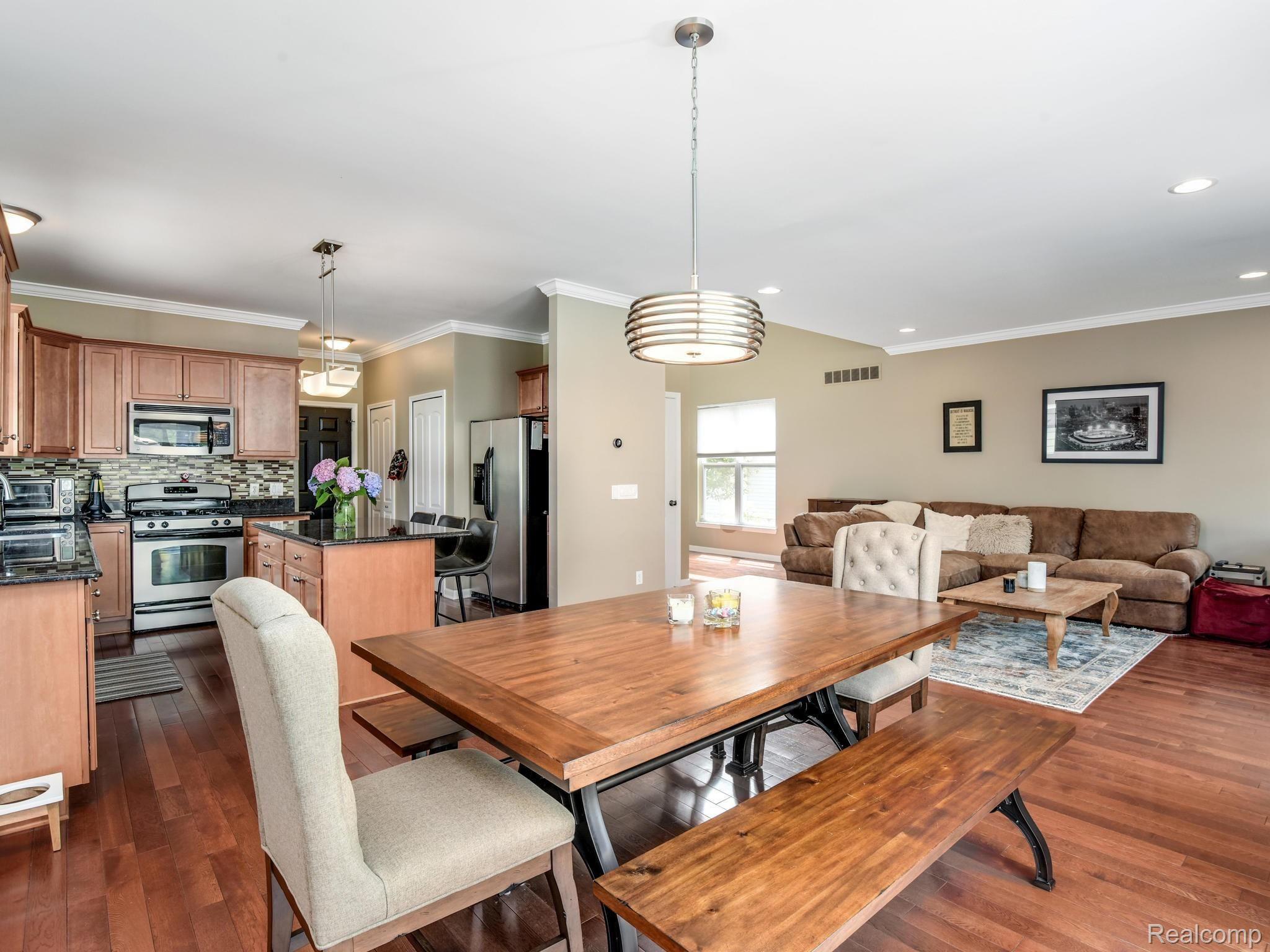 327 Roth Boulevard Clawson, MI 48017 - Photo 6 of 25 327 Roth Blvd Clawson MI 48017-007-008-327 Roth Blvd Clawson MI00008-MLS_Size.jpg
