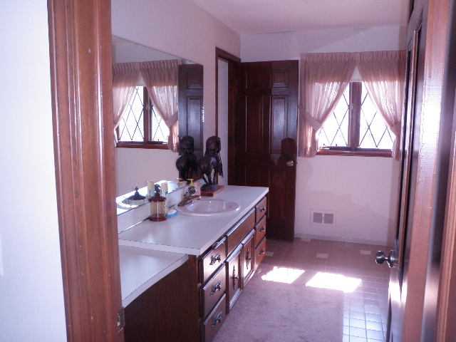 2693 Lambeth Park Rochester, MI 48306 - Photo 8 of 10 31095066-7.JPG