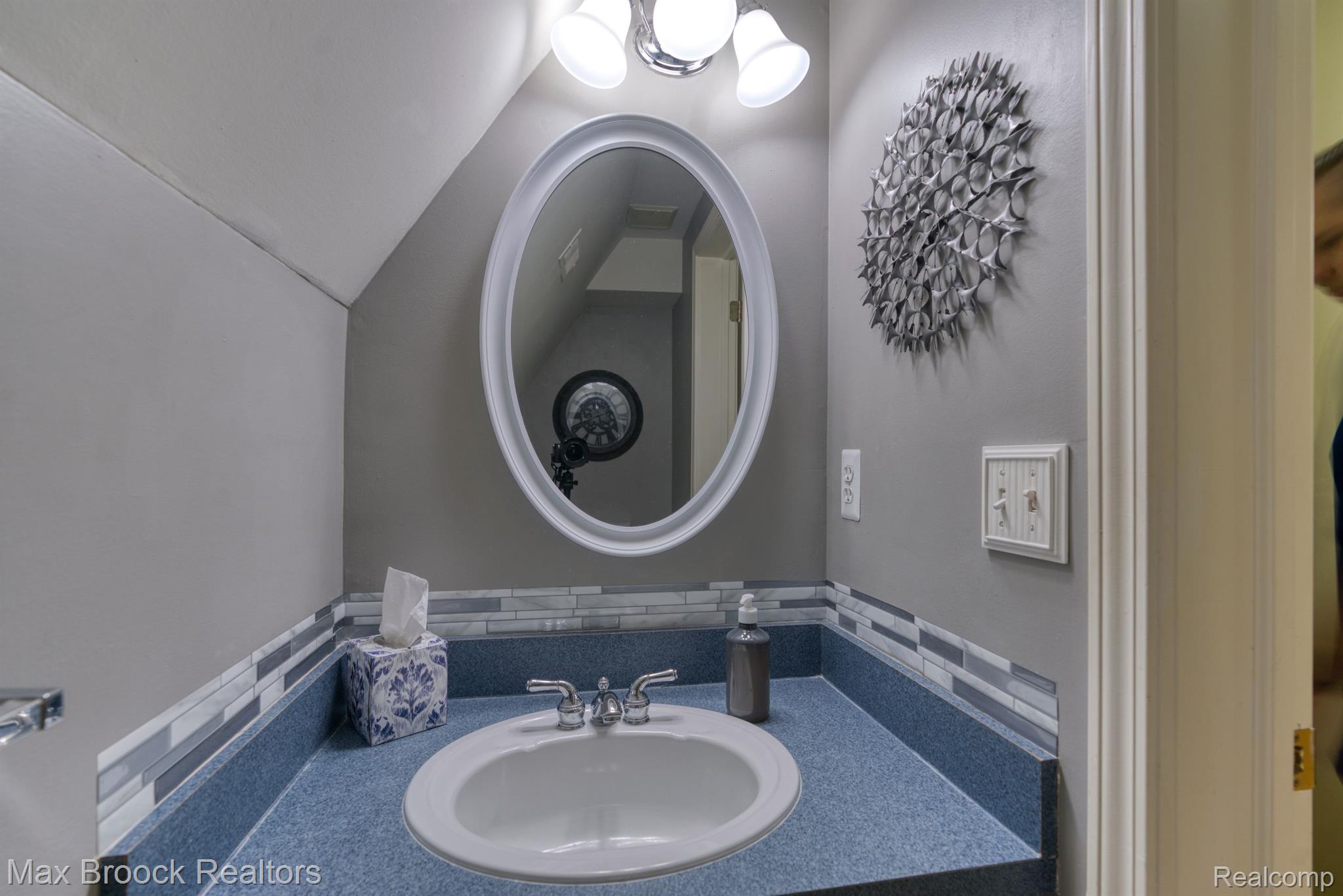 16834 Farmington Road Livonia, MI 48154 - Photo 18 of 24 Gallery Image 18